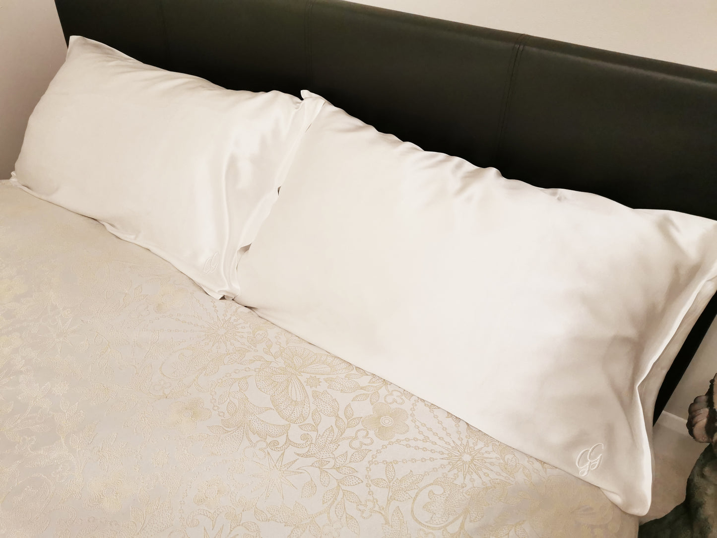 White Mulberry Silk Pillowcase For Gloriously Good Hair & Skin