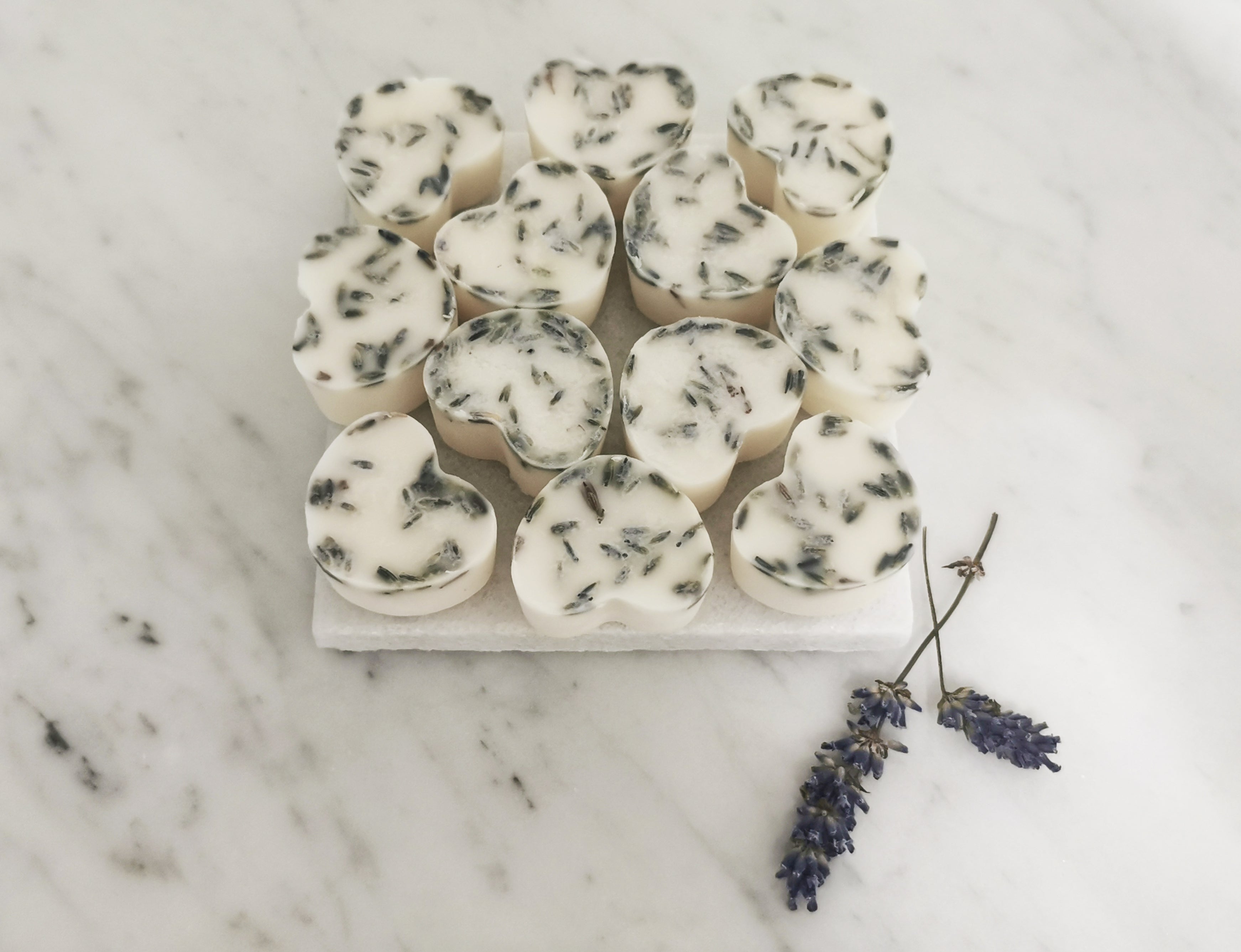 Lavender & Ylang Ylang Aromatherapy Naturally Scented Wax Melts with Lavender petals